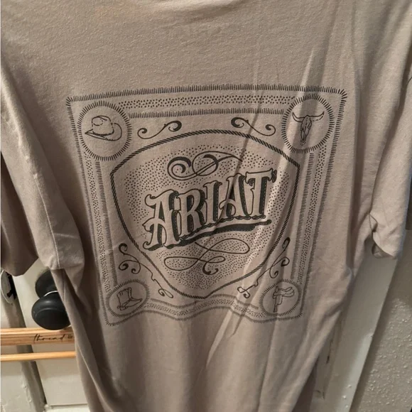 Ariat T-shirt 💯 - Picture 6 of 7
